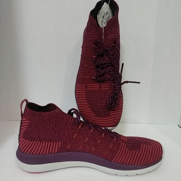 NWOB UNDER ARMOUR SNEAKERS. size 8 1/2 - Picture 10 of 12